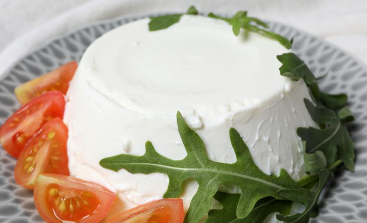 ricotta con pomodorini e rucola